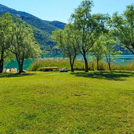 Lavish Holiday In Near Lago Di بيت للعطل