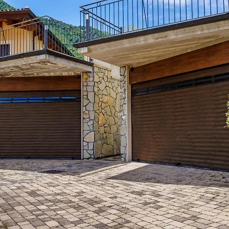 Lavish Holiday In Near Lago Di
