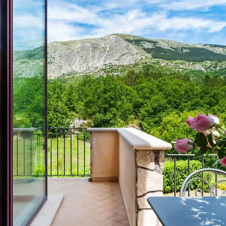 Lavish Holiday In Near Lago Di سكانو