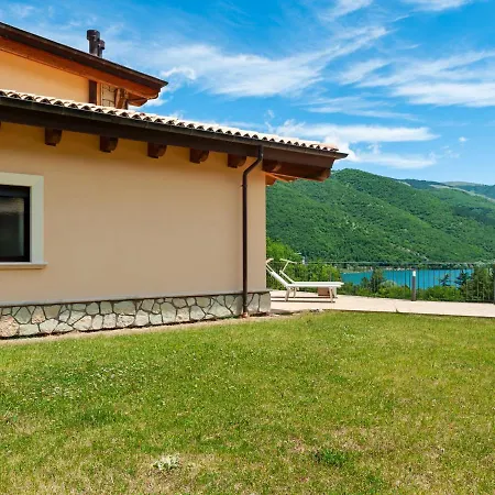Lavish Holiday In Near Lago Di بيت للعطل *
