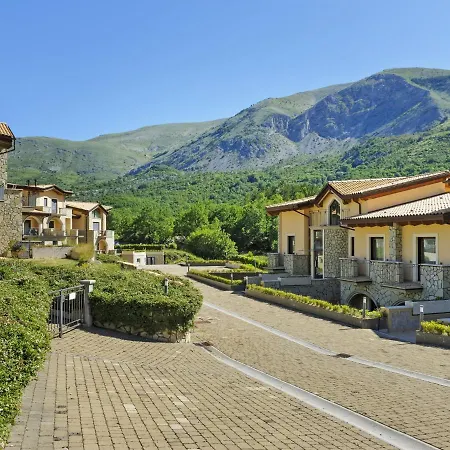 Lavish Holiday In Near Lago Di سكانو